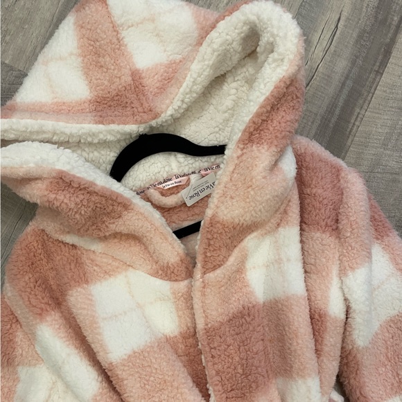 La vie en rose plush robe - Picture 9 of 9